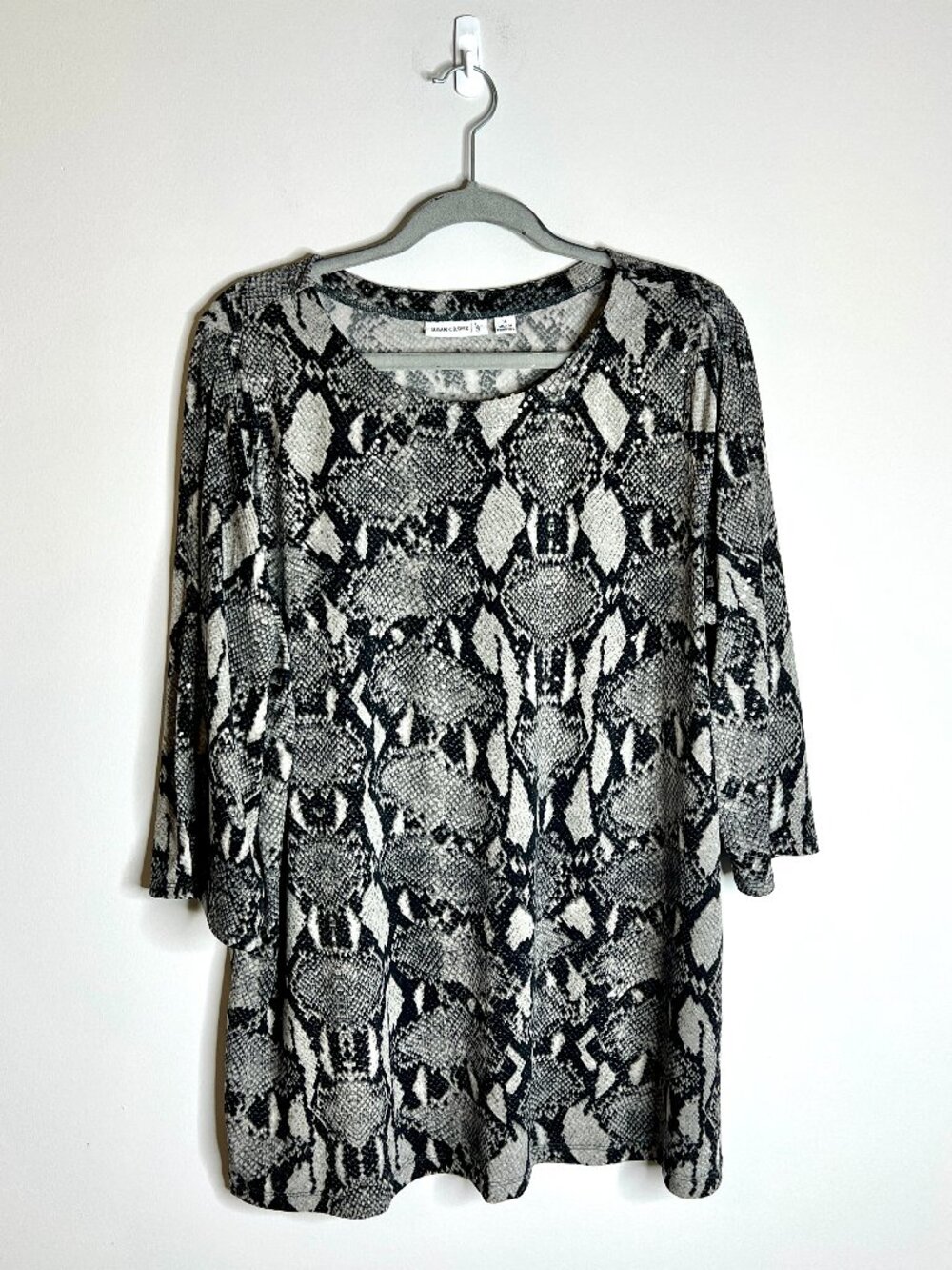 Susan Graver Liquid Knit 3/4 Sleeve Top Snakeskin Print Sequins Flowy Sz 1X